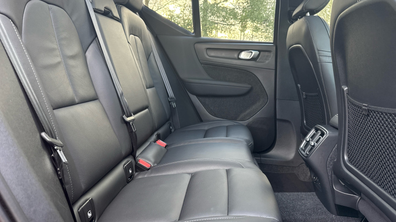 Volvo XC40 2.0 B4P Ultra Dark 5dr Auto Petrol Estate